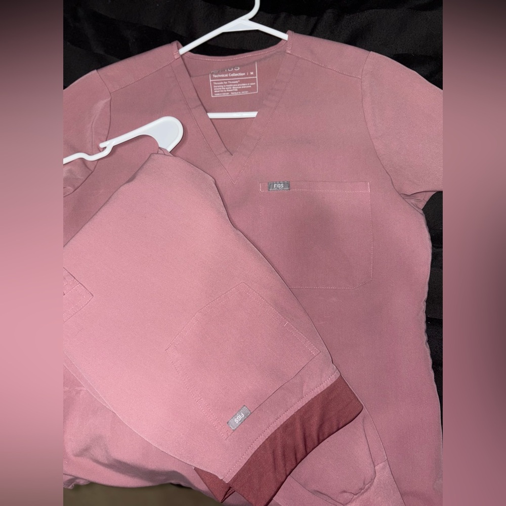 Figs Women's Scrub Set in Mauve